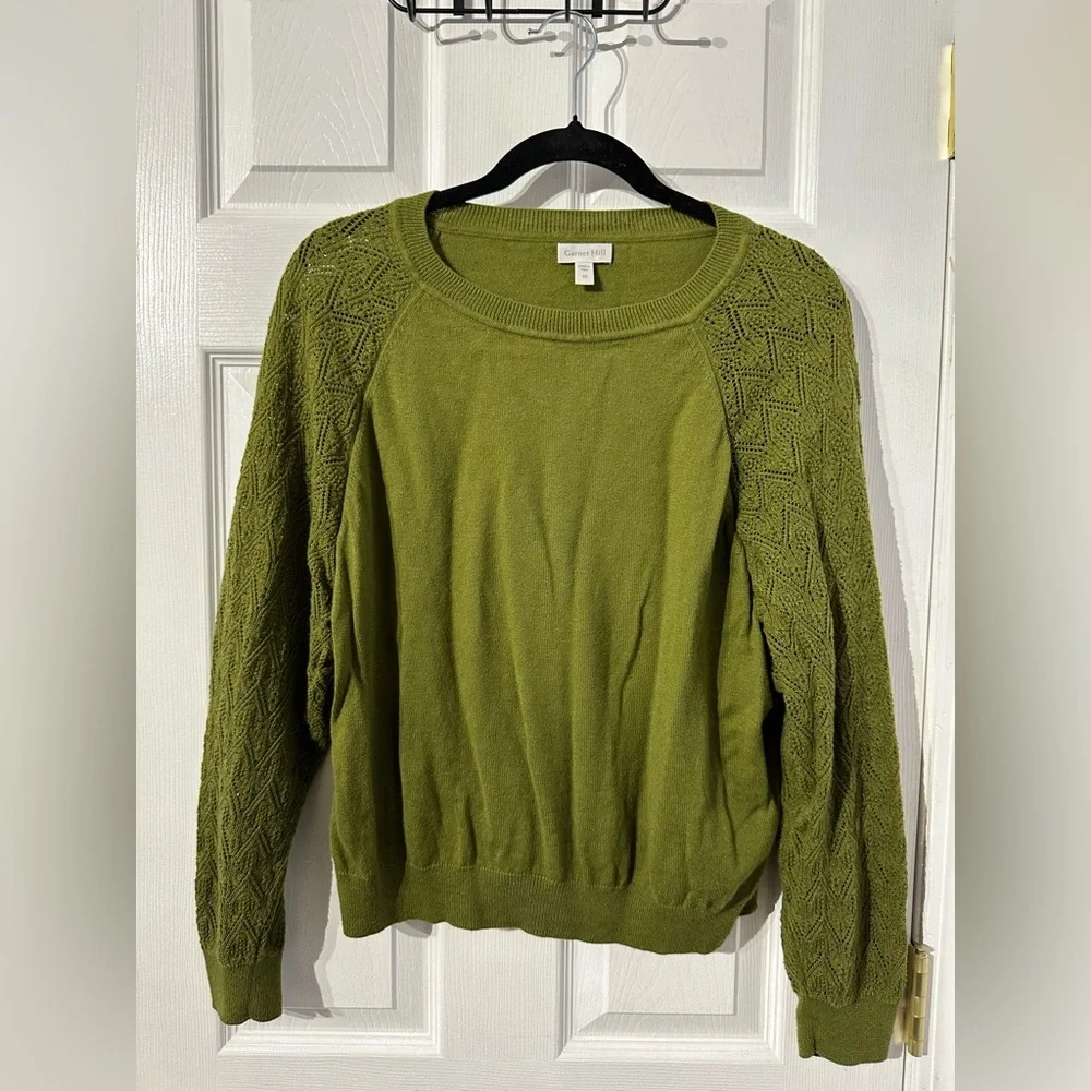 Garnet Hill Green Crew Neck Sweater with Cable Knit Sleeves (XS) - Picture 4 of 15